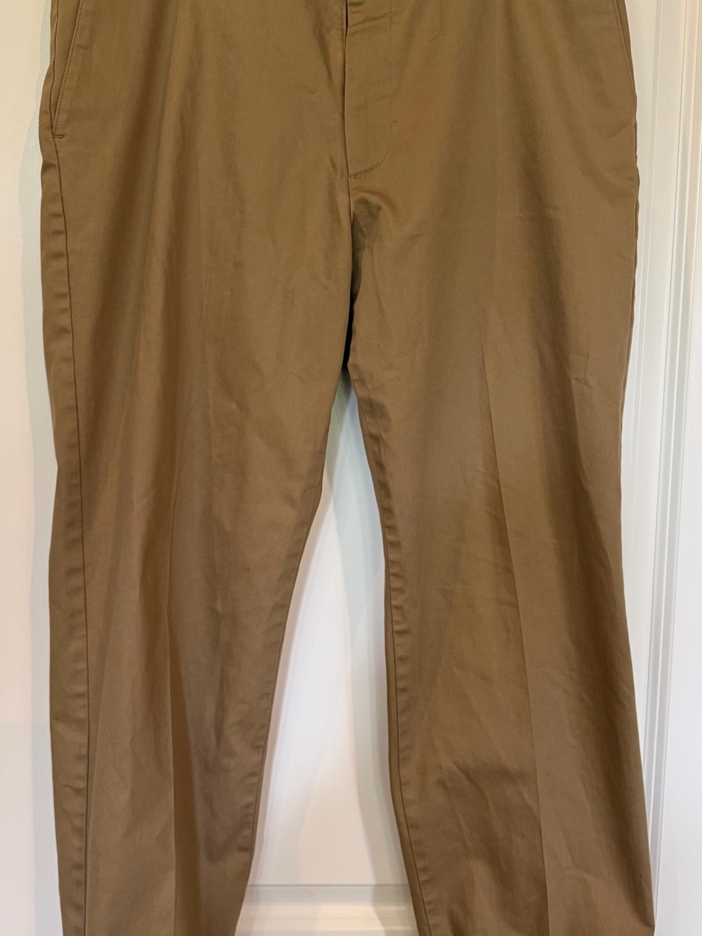 Dockers Men's Classic Straight Chino Pants in Khaki